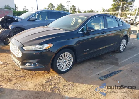 2013 Ford Fusion Hybrid Se z USA, uszkodzony, nr VIN 3FA6P0LU3DR351906
